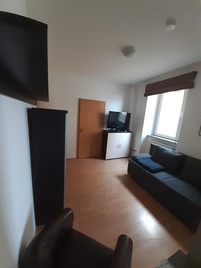Fe Wo Am Alten Rathaus Andernach Esterno foto